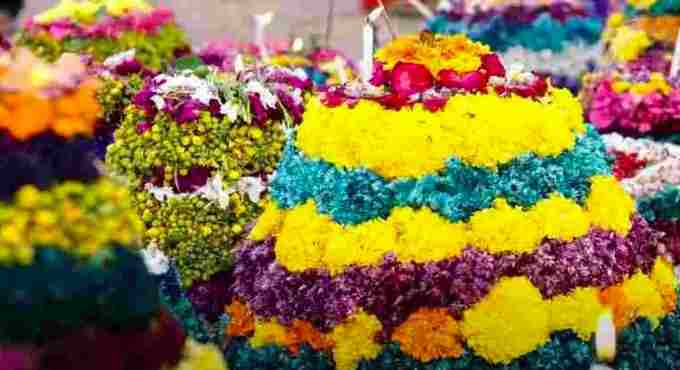 Iddaru Akka Chellelu Bathukamma Song Lyrics